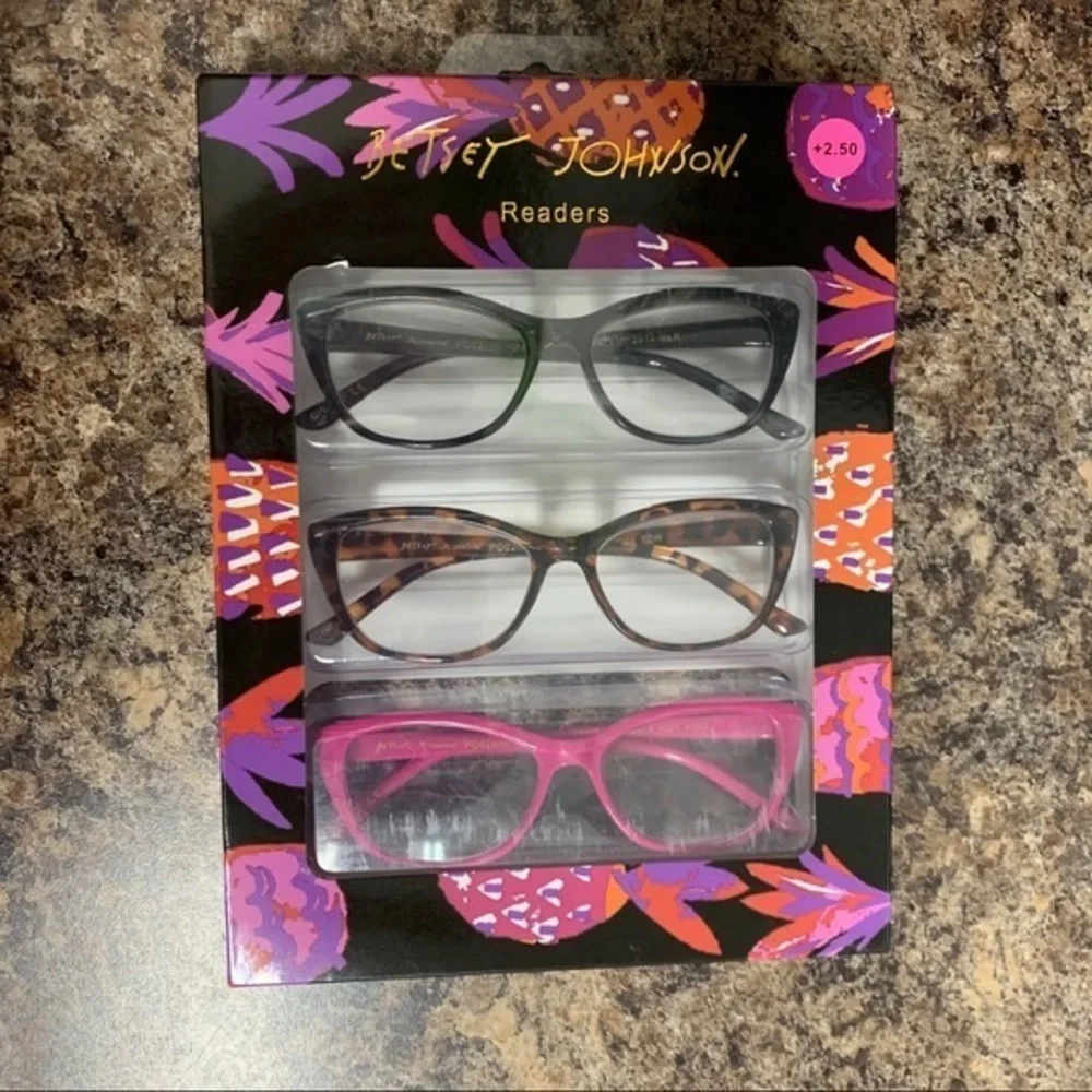 NIB Betsey Johnson Reading Glasses Set